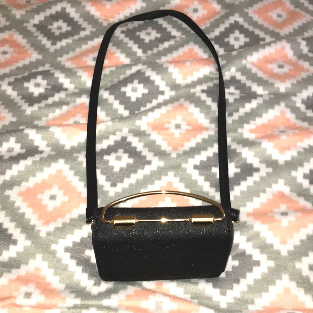 Black purse.